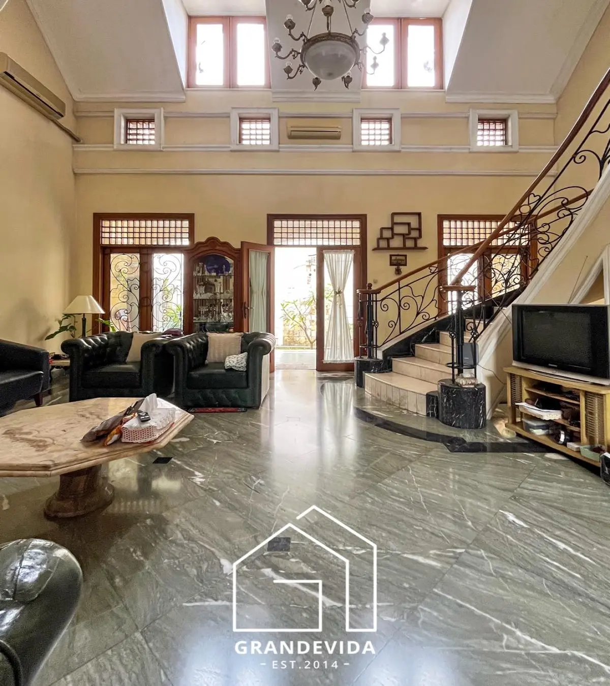 Rumah dijual di Pancoran Jakarta Selatan - Rumah Dijual Murah Pancoran Jakarta Selatan (ruang tamu)