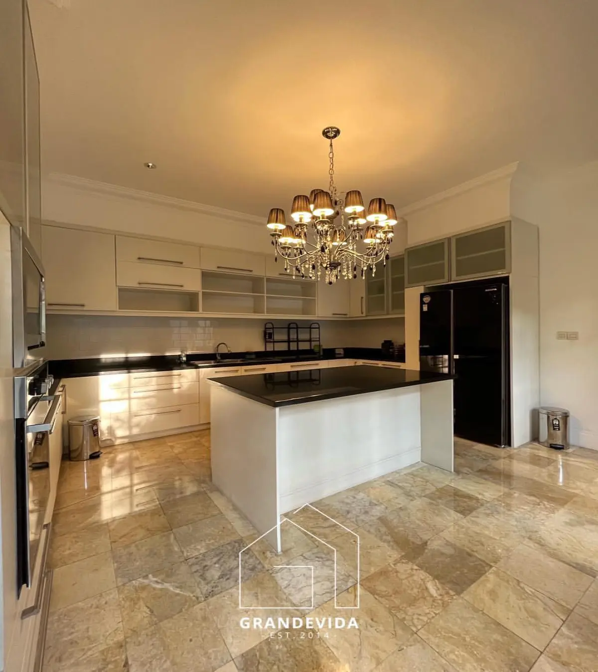 Rumah dijual di kebayoran baru jakarta selatan - Jual Rumah Kebayoran Baru Jakarta Selatan Lokasi Premium (tampak samping)