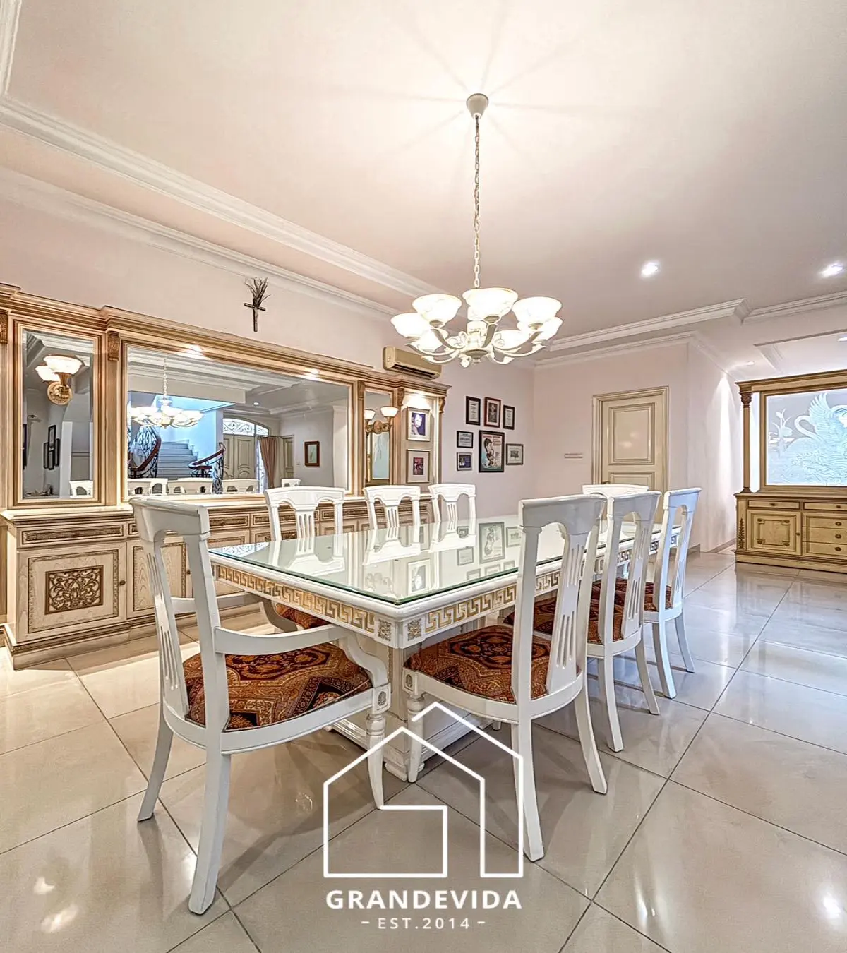 Rumah dijual di kebayoran baru jakarta selatan - Jual Rumah Kebayoran Baru Jakarta Selatan 2 lantai siap huni (ruang tamu)