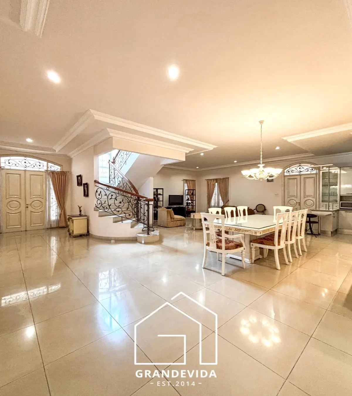 Rumah dijual di kebayoran baru jakarta selatan - Rumah dijual Murah Kebayoran Baru Jakarta Selatan 2 Lantai Siap Huni (ruang tamu)