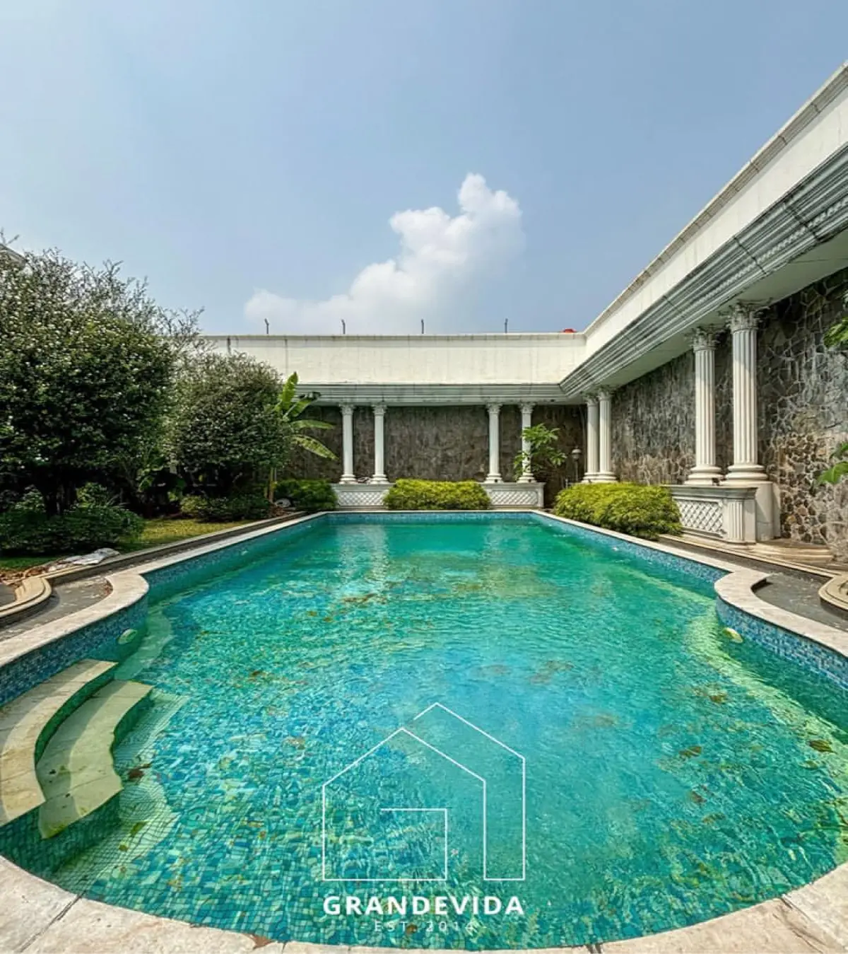Rumah dijual di Pondok indah Jakarta Selatan - Rumah Dijual Murah Pondok Indah Jakarta Selatan | Design European Classic (kamar mandi)