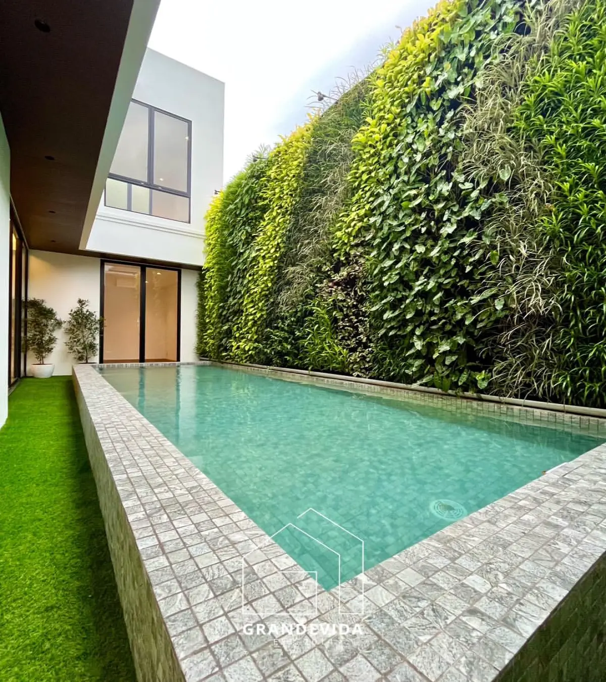 Rumah dijual di Pondok indah Jakarta Selatan - Jual Rumah Pondok Indah Jakarta Selatan Design Tropical Modern Style