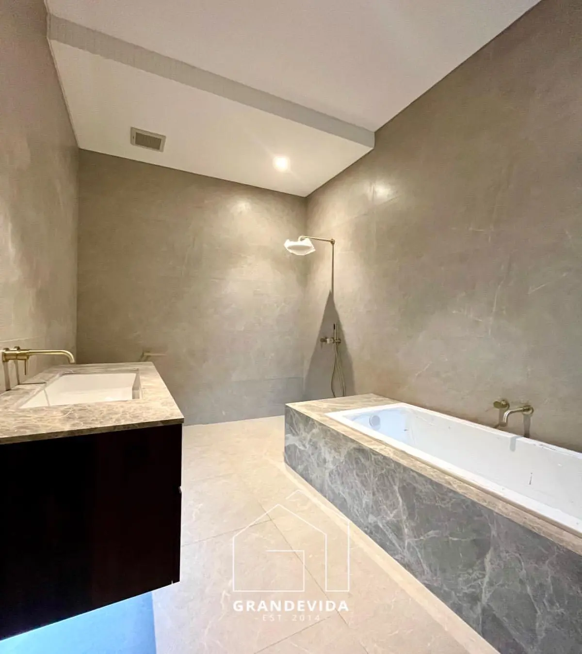 Rumah dijual di Pondok indah Jakarta Selatan - Jual Rumah Pondok Indah Jakarta Selatan Design Tropical Modern Style (ruang tamu)