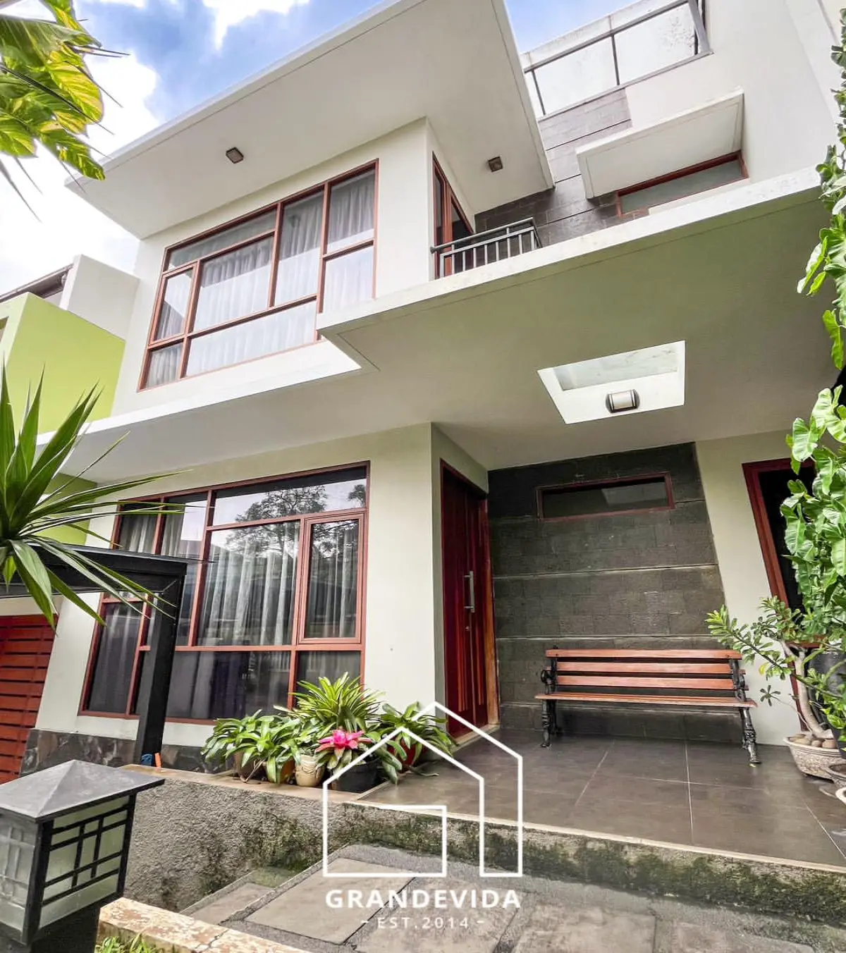 Rumah dijual di pondok indah jakarta selatan - Rumah Dijual Pondok Indah Jakarta Selatan Rumah Terawat Siap Huni (tampak samping)