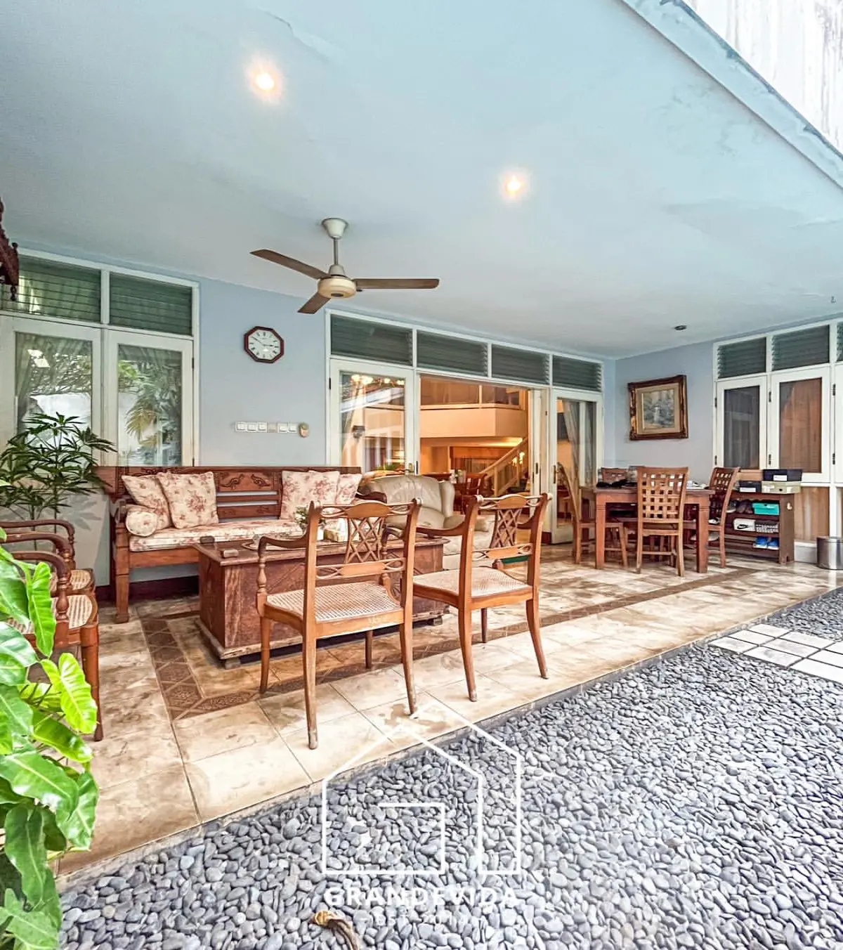 Rumah dijual di Pondok indah Jakarta Selatan - Rumah Dijual Murah Pondok Indah Jakarta Selatan bangunan 1 lantai (ruang tamu)