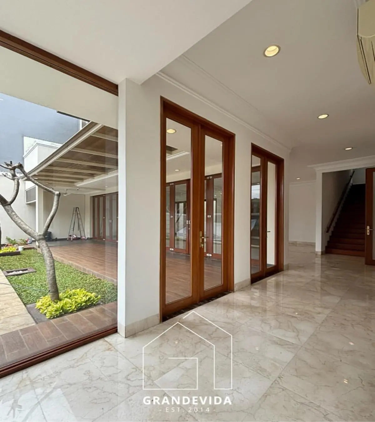 Rumah dijual di Cipete Jakarta Selatan - Rumah Dijual Murah Cipete Jakarta Selatan posisi Hook