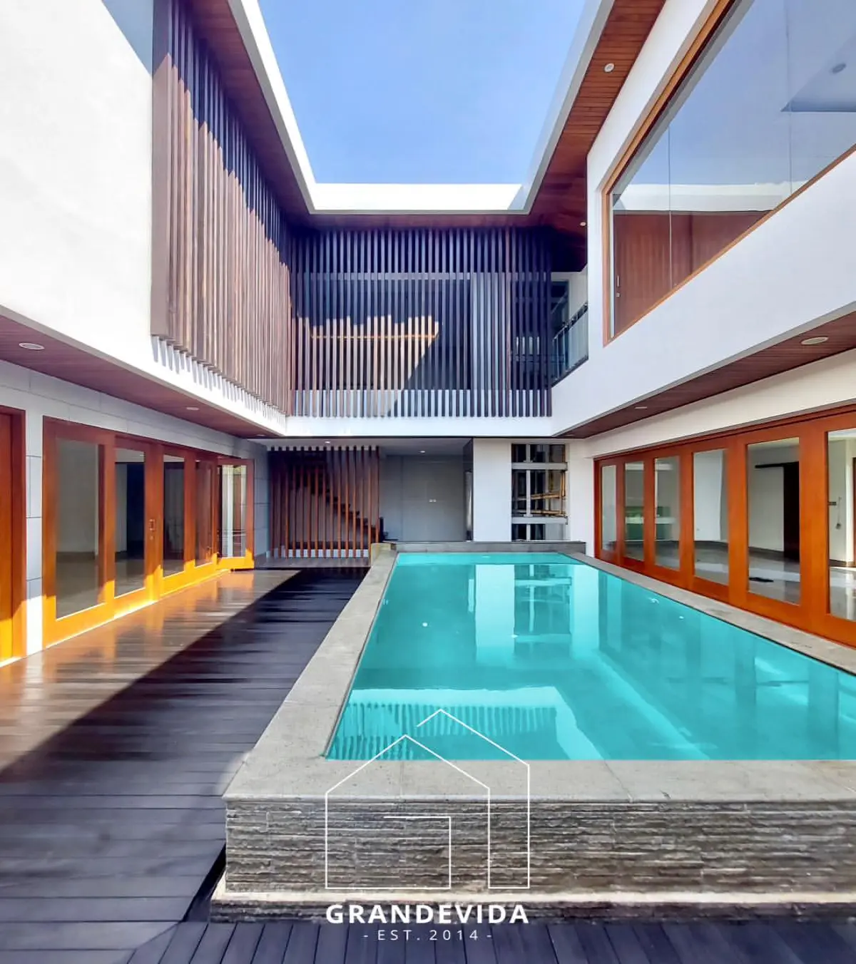 Rumah dijual di Pondok indah Jakarta Selatan - Jual Rumah mewah Pondok Indah Jakarta Selatan Private Lift (tampak samping)