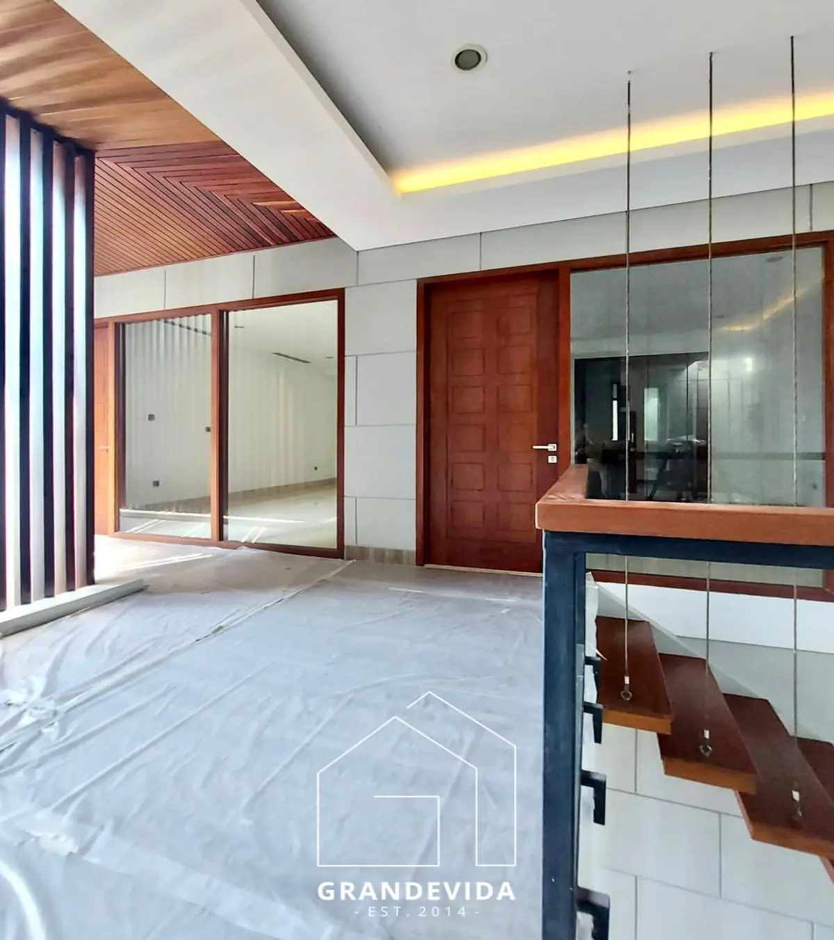 Rumah dijual di Pondok indah Jakarta Selatan - Jual Rumah mewah Pondok Indah Jakarta Selatan Private Lift (ruang tamu)