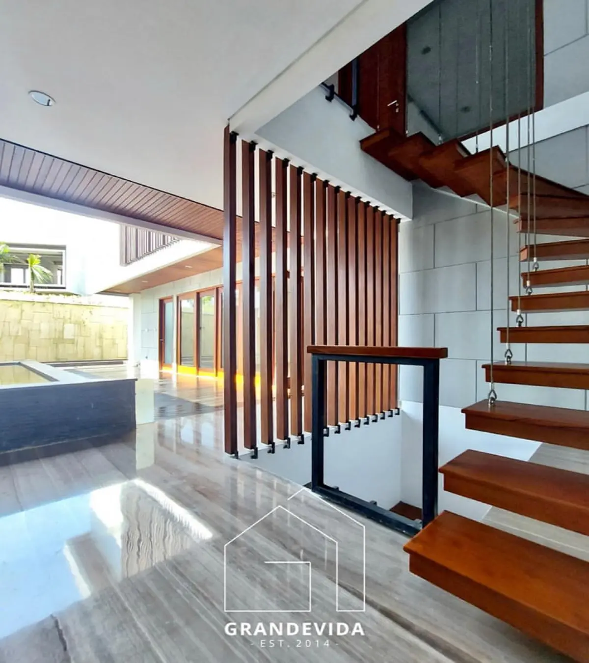 Rumah dijual di Pondok indah Jakarta Selatan - Jual Rumah mewah Pondok Indah Jakarta Selatan Private Lift (kamar mandi)