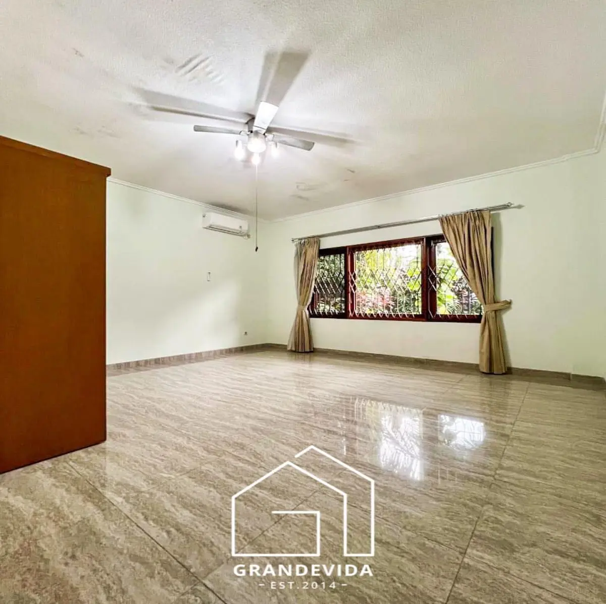Rumah dijual di Cipete Jakarta Selatan - Rumah Mewah Dijual Cipete Siap Huni (ruang tamu)