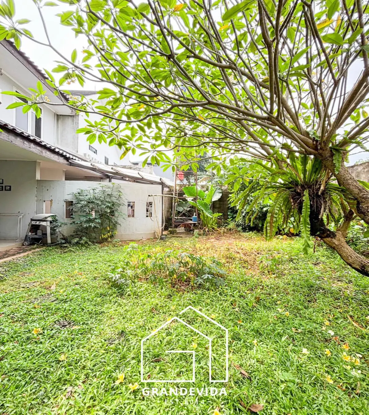 Rumah dijual di Cipete Jakarta Selatan - Rumah Dijual Hitung Tanah Cipete Jakarta Selatan (tampak samping)