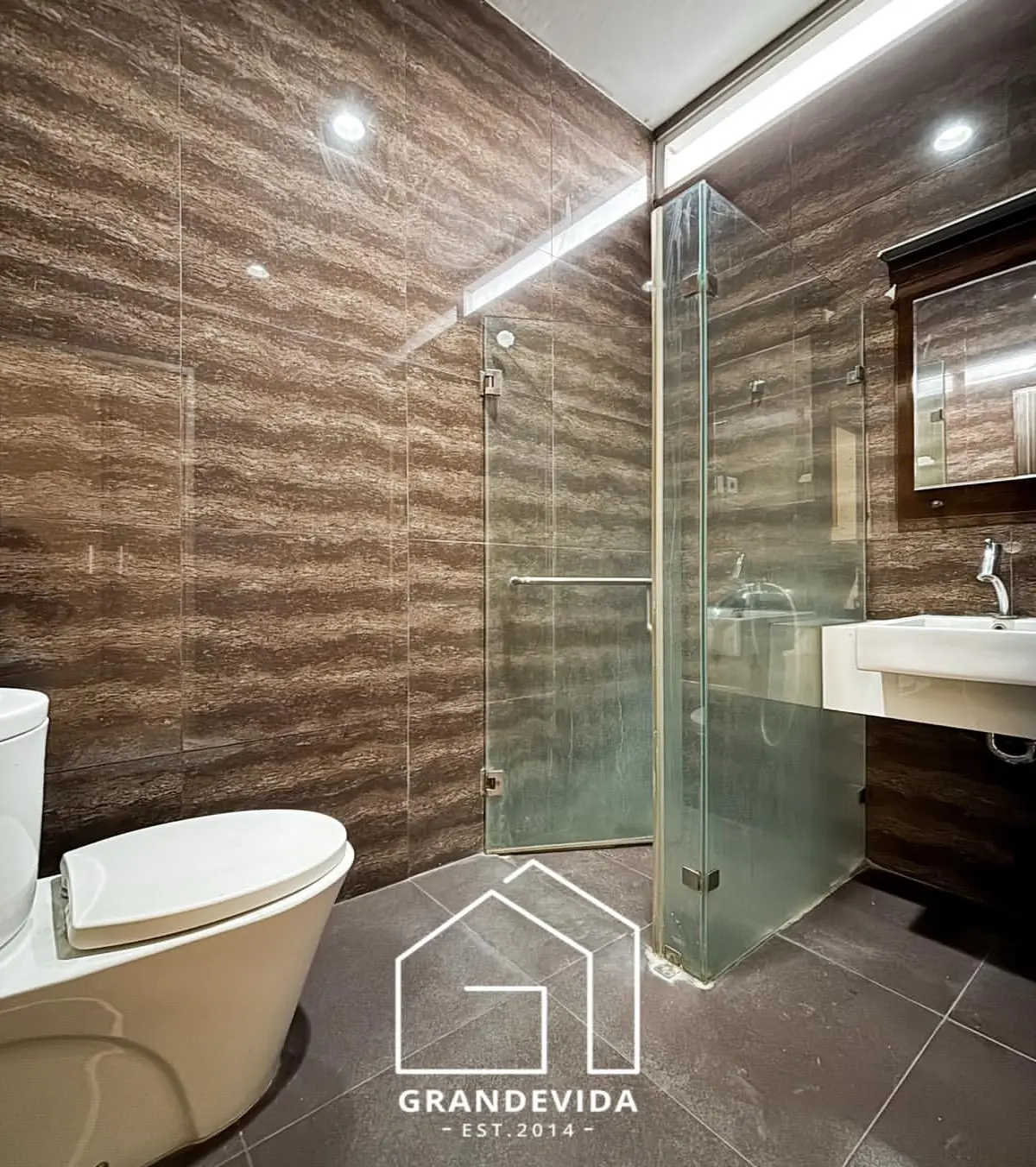 Rumah dijual di pondok indah jakarta selatan - Dijual Rumah Siap huni Pondok Indah Jakarta Selatan (kamar mandi)