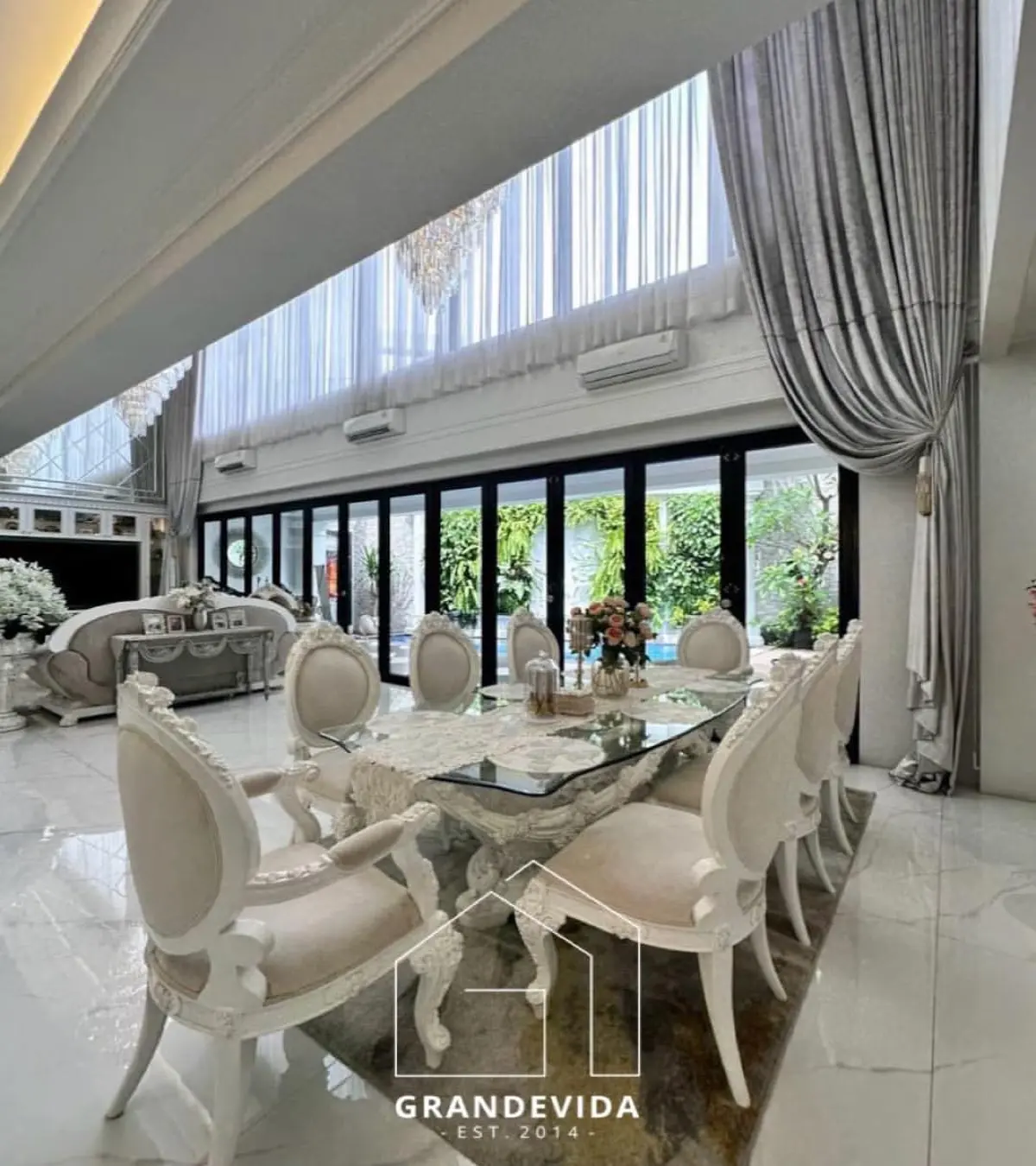 Rumah dijual di Pondok indah Jakarta Selatan - Rumah Dijual Pondok Indah Siap Huni (tampak samping)