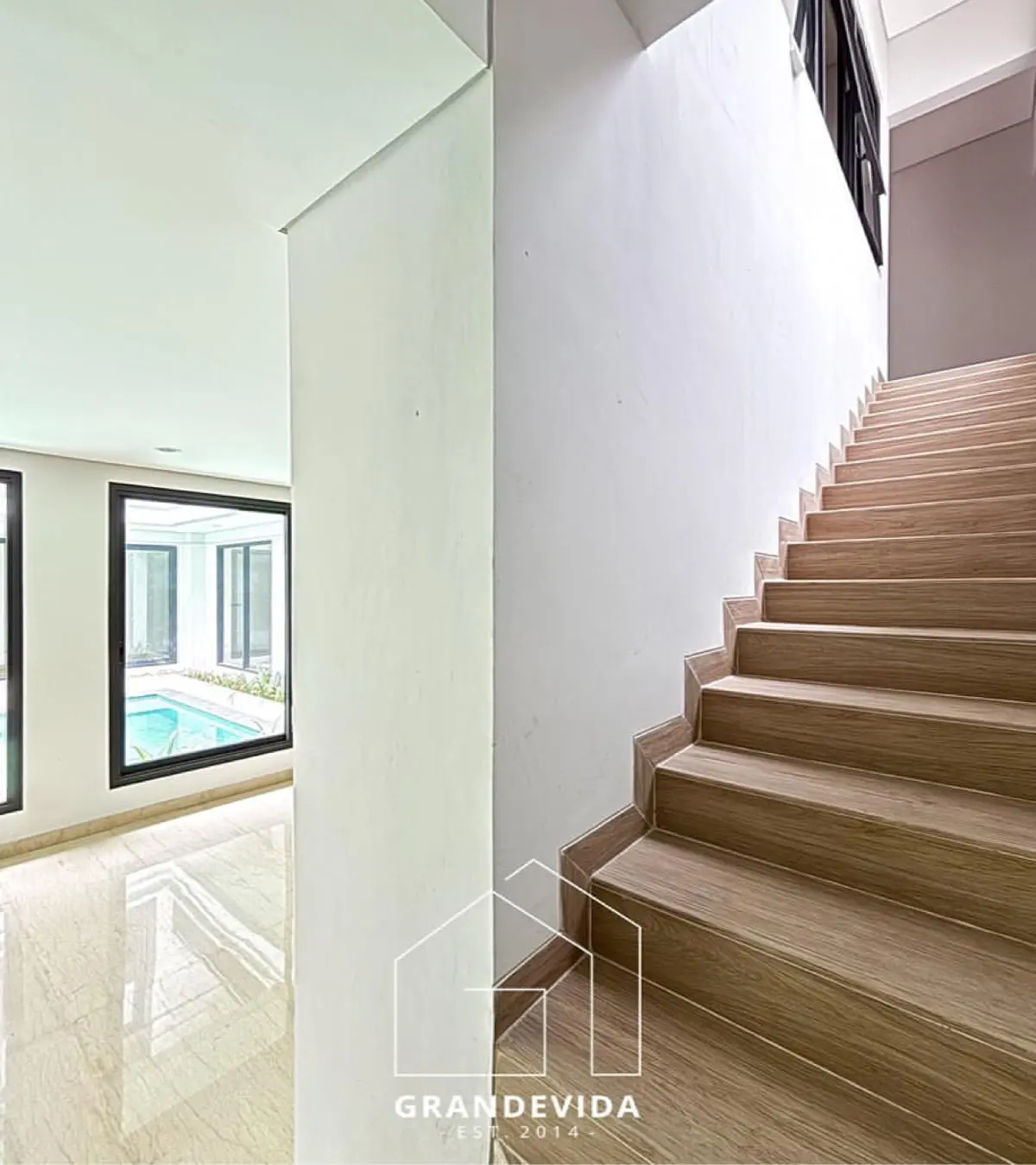 Rumah dijual di Cipete Jakarta Selatan - Rumah Dijual di Tanjung Barat Jaksel akses terbaik untuk hunian (ruang tamu)