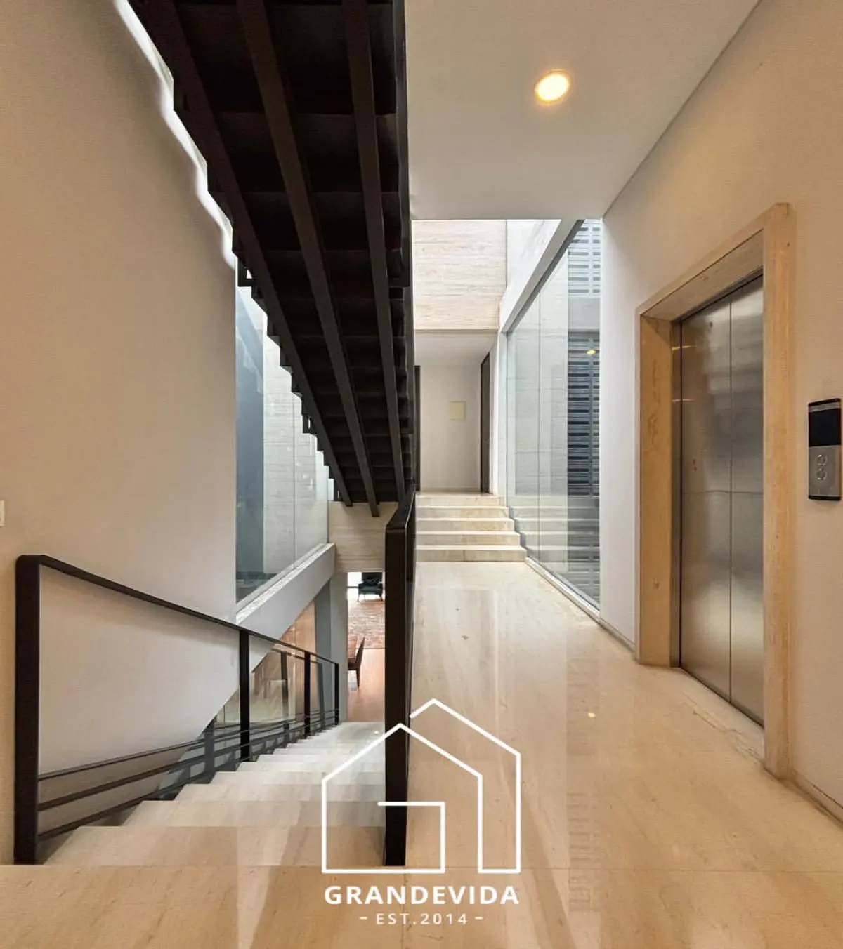 Rumah dijual di Cipete Jakarta Selatan - Rumah Dijual Cipete Jakarta Selatan 3,5 Lantai (ruang tamu)