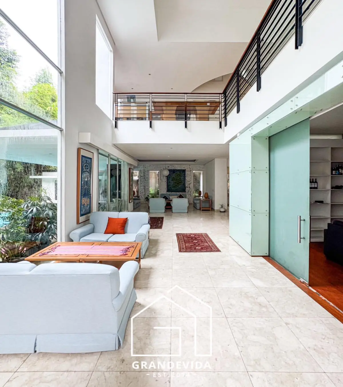 Rumah dijual di Kebayoran Baru Jakarta Selatan - Rumah Dijual Posisi Hook Kebayoran Baru Jakarta Selatan (tampak samping)