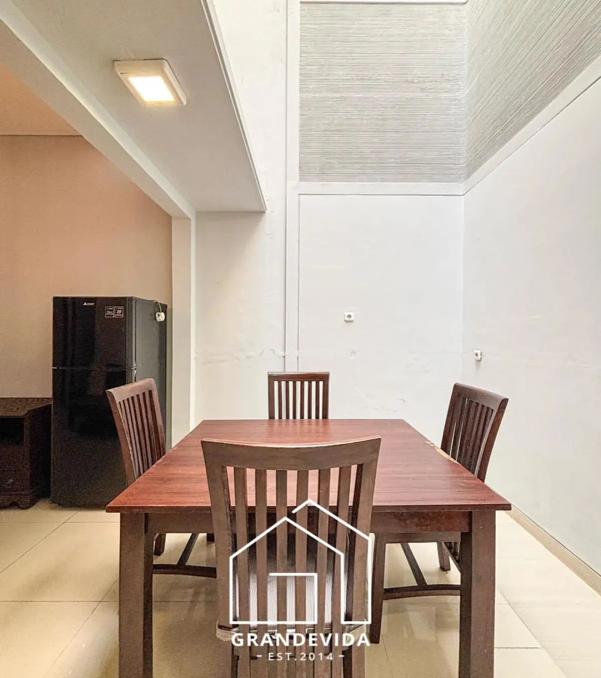 Rumah dijual di Cipete Jakarta Selatan - Rumah Dijual murah Cipete Jakarta Selatan Bangunan 2 Lantai (tampak samping)