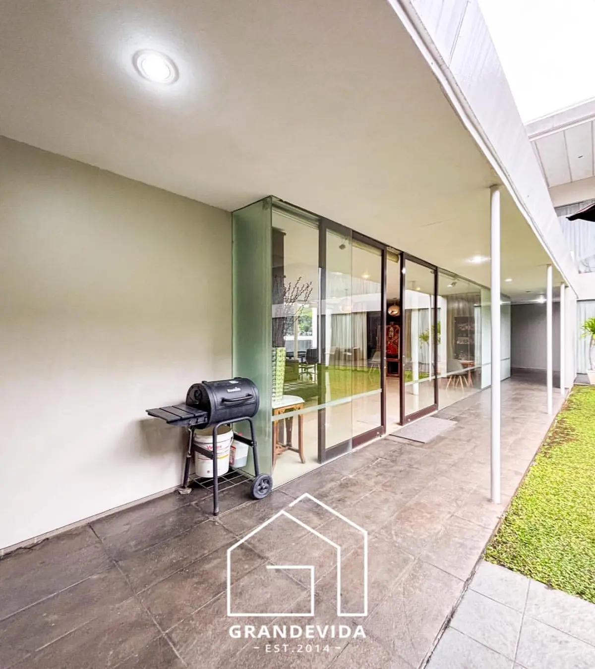 Rumah dijual di Kebayoran Baru Jakarta Selatan - Jual Rumah Siap Pakai Cocok untuk Retail di Kebayoran Baru Jakarta Selatan