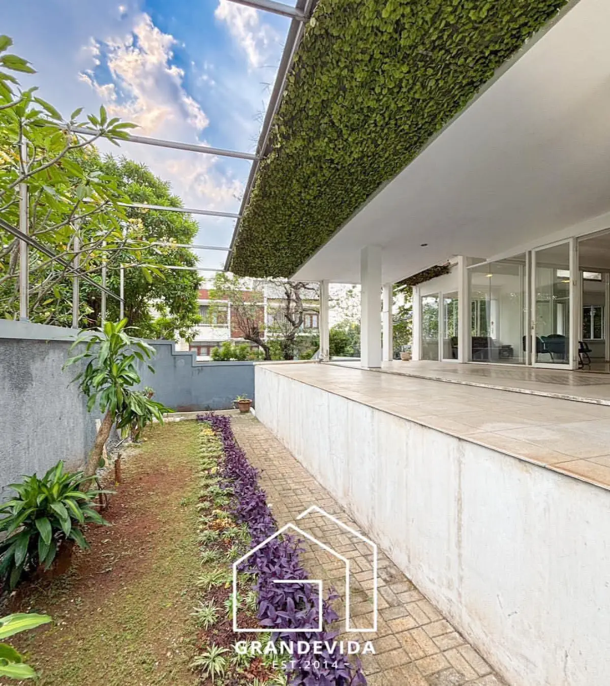 Rumah dijual di Pondok indah Jakarta Selatan - Rumah Pondok Indah Jakarta Selatan Dijual (tampak samping)