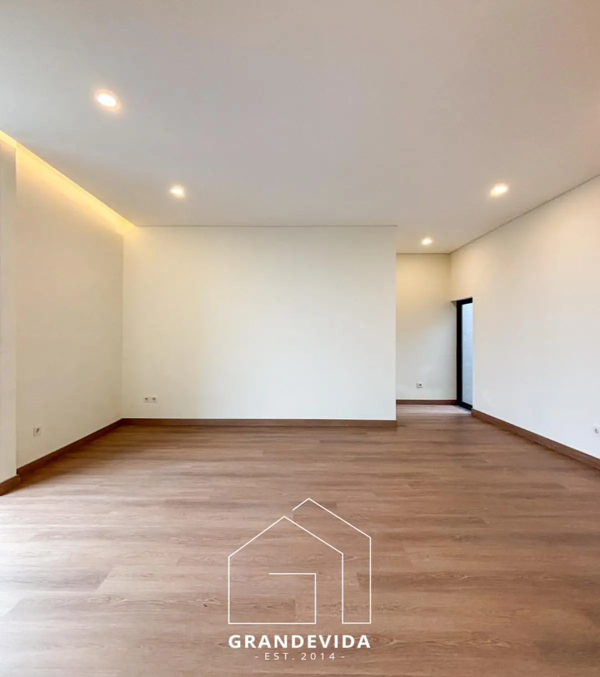 Rumah dijual di Cipete Jakarta Selatan - Jual Rumah Baru Jakarta Selatan Cipete 3 Lantai (ruang tamu)