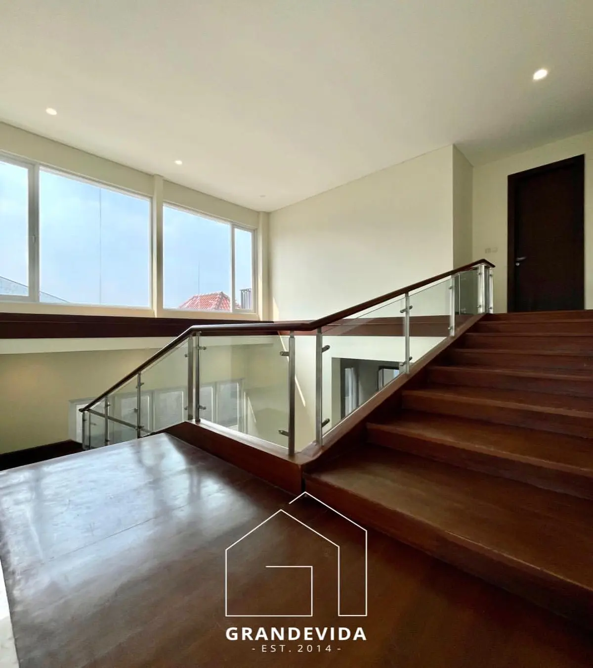 Rumah dijual di Pondok indah Jakarta Selatan - Jual Rumah Pondok Indah Jakarta Selatan Rumah 2 Lantai (ruang tamu)