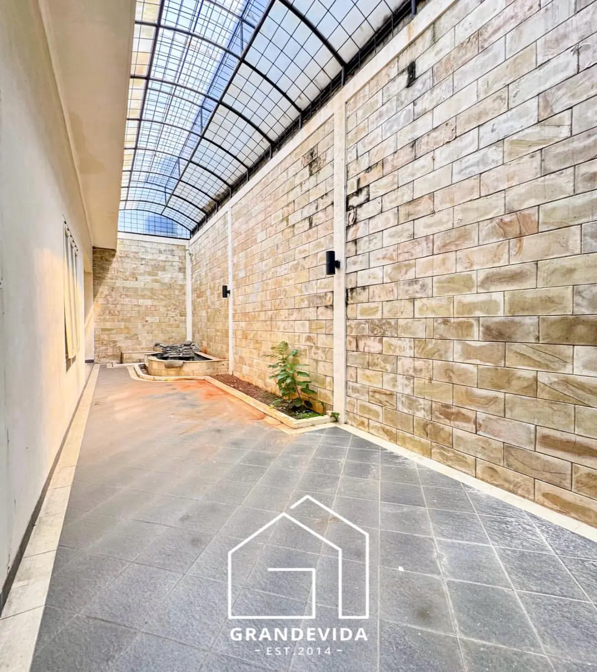 Rumah dijual di Pondok indah Jakarta Selatan - Jual Rumah Satu Lantai di Pondok Indah Jakarta Selatan (tampak samping)