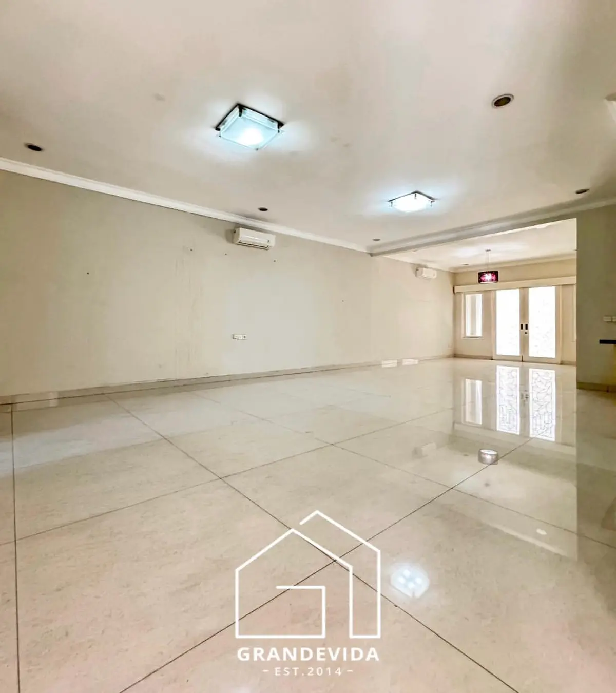 Rumah dijual di Pondok indah Jakarta Selatan - Rumah Dijual Jakarta Selatan di Pondok Indah Bangunan 1 Lantai (ruang tamu)