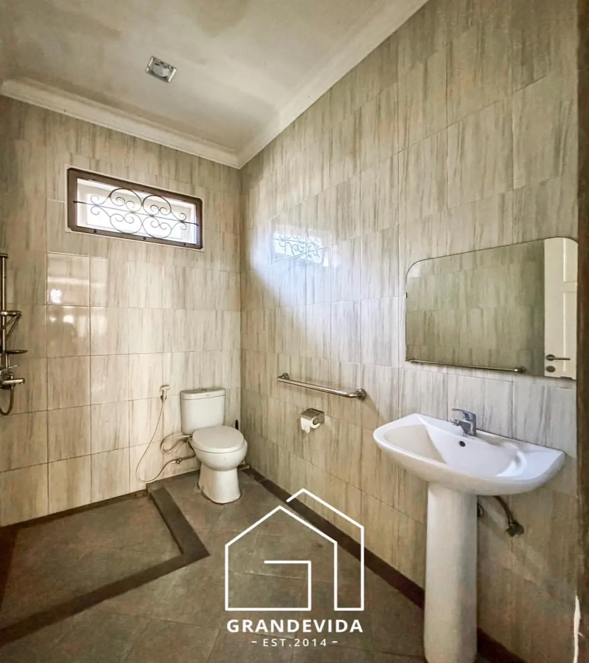 Rumah dijual di Pondok indah Jakarta Selatan - Rumah Dijual Jakarta Selatan di Pondok Indah Bangunan 1 Lantai (kamar tidur)