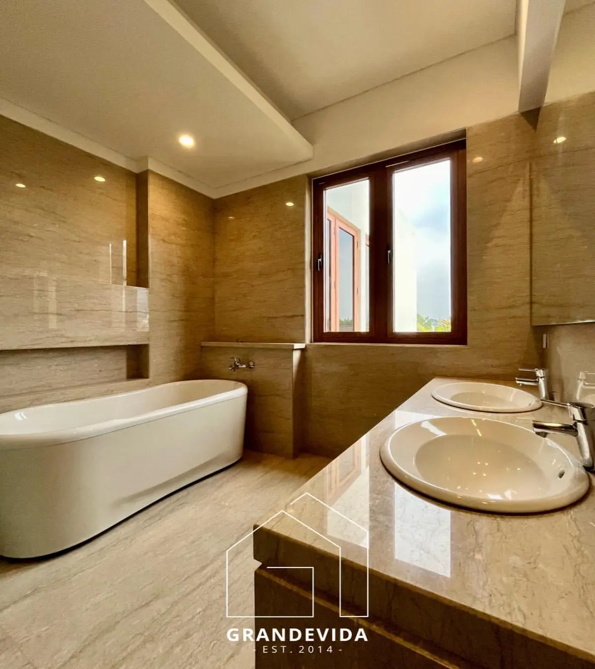 Rumah Mewah di Kuningan, Jakarta Selatan - Harga Terbaik!