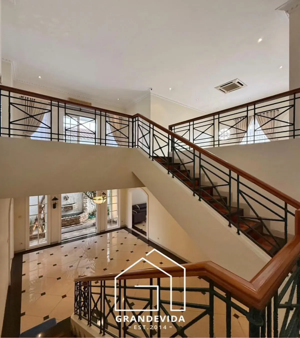 Rumah dijual di Pondok indah Jakarta Selatan - Hunian Elite Pondok Indah Rumah Dijual, View Menakjubkan (tampak samping)