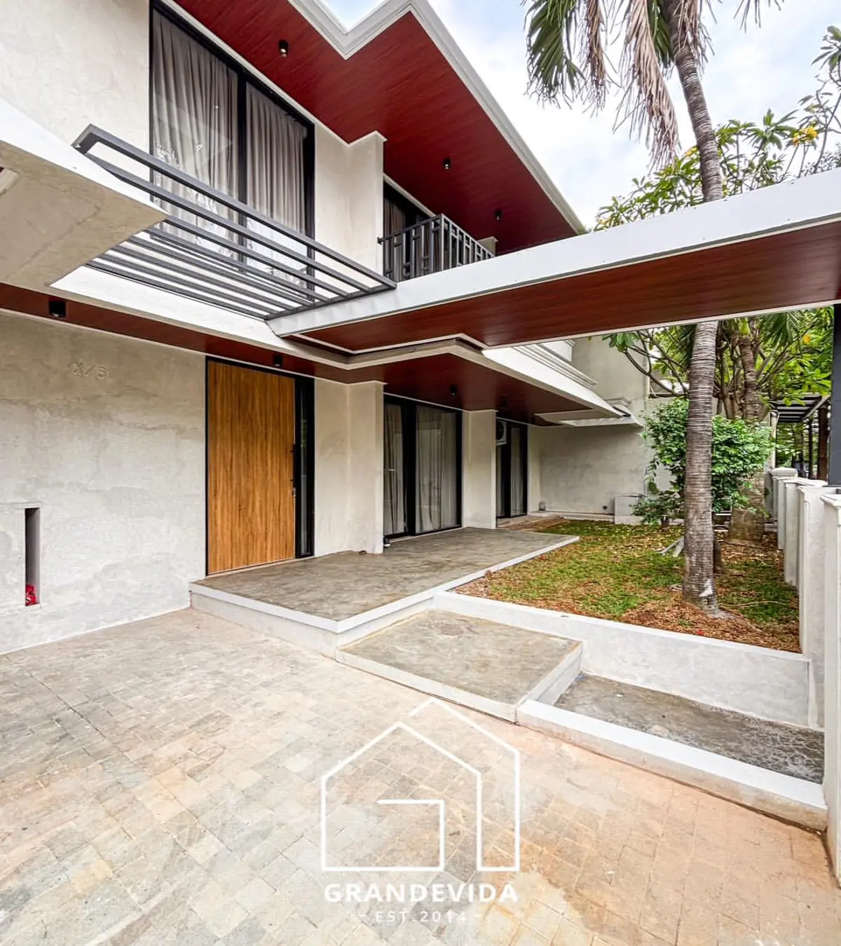 Rumah dijual di Pondok indah Jakarta Selatan - Rumah Mewah Pondok Indah Jakarta Selatan Dekat Fasilitas Lengkap (tampak samping)