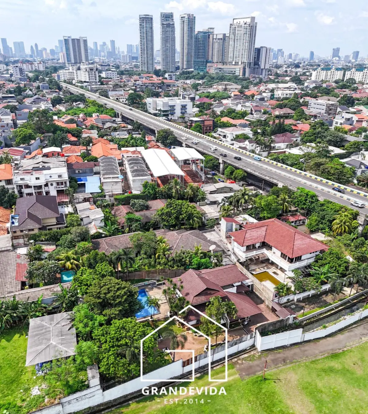 Rumah dijual di Cipete Jakarta Selatan - Rumah Mewah Cipete Jakarta Selatan - Dekat Fasilitas Umum (kamar mandi)
