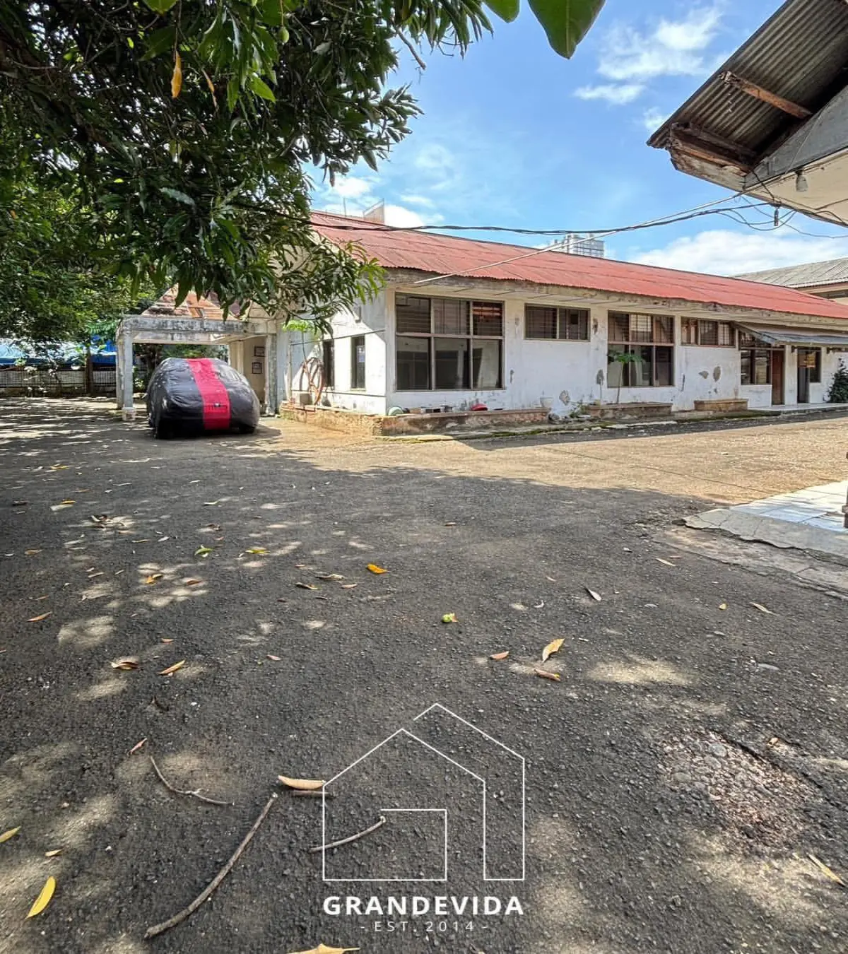 Rumah dijual di Pondok indah Jakarta Selatan - Pondok Indah Rumah Dijual, Harga Perhitungan Tanah, Lokasi Prima (tampak samping)