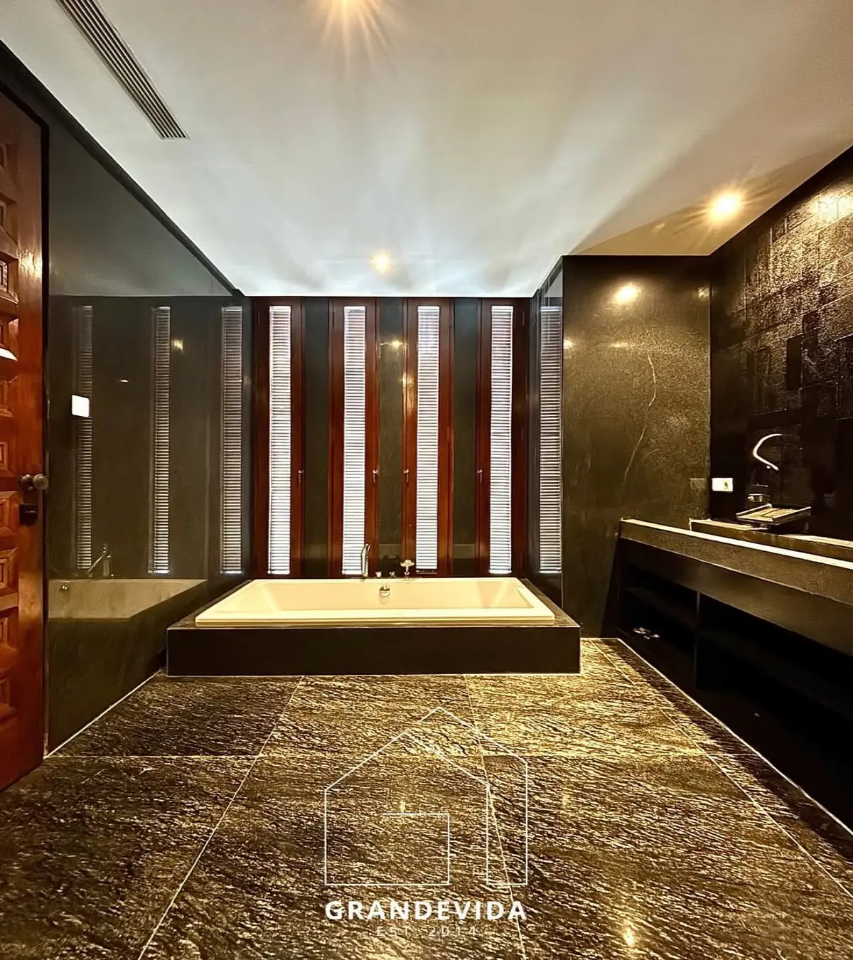 Rumah dijual di Pondok indah Jakarta Selatan - Rumah Dijual Pondok Tropical Indah Jakarta Selatan Design Rumah Modern (tampak samping)