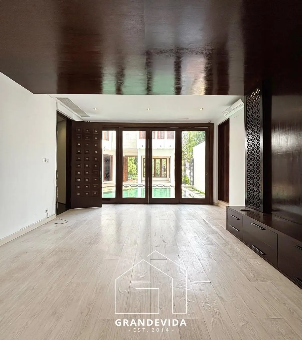 Rumah Tropical Modern Di Pondok Indah Jakarta Selatan Dijual