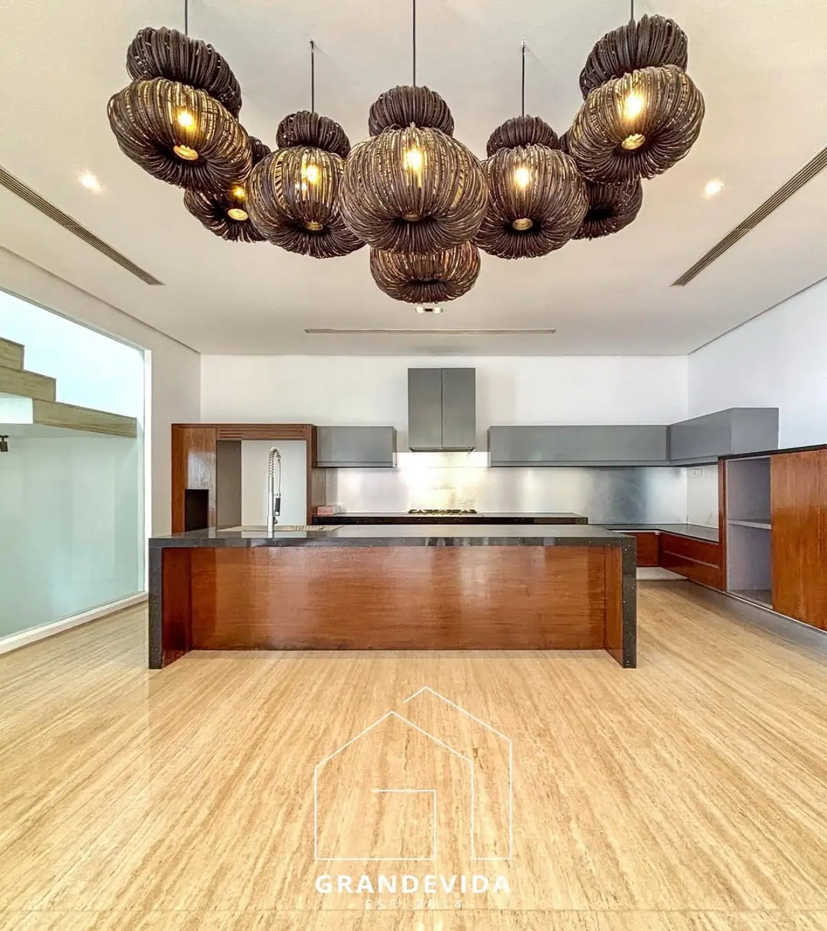 Rumah dijual di Pondok indah Jakarta Selatan - Rumah Tropical Modern Di Pondok Indah Jakarta Selatan Dijual (ruang tamu)