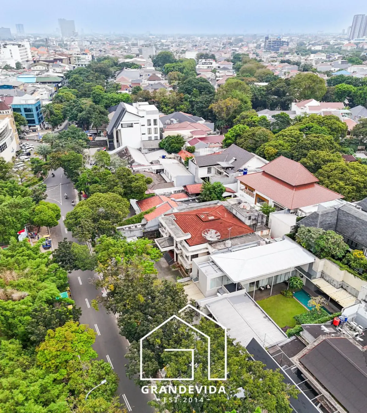 Rumah dijual di Kebayoran Baru Jakarta Selatan - Rumah Dijual Kebayoran Baru Cocok untuk Retail Row Jalan Besar