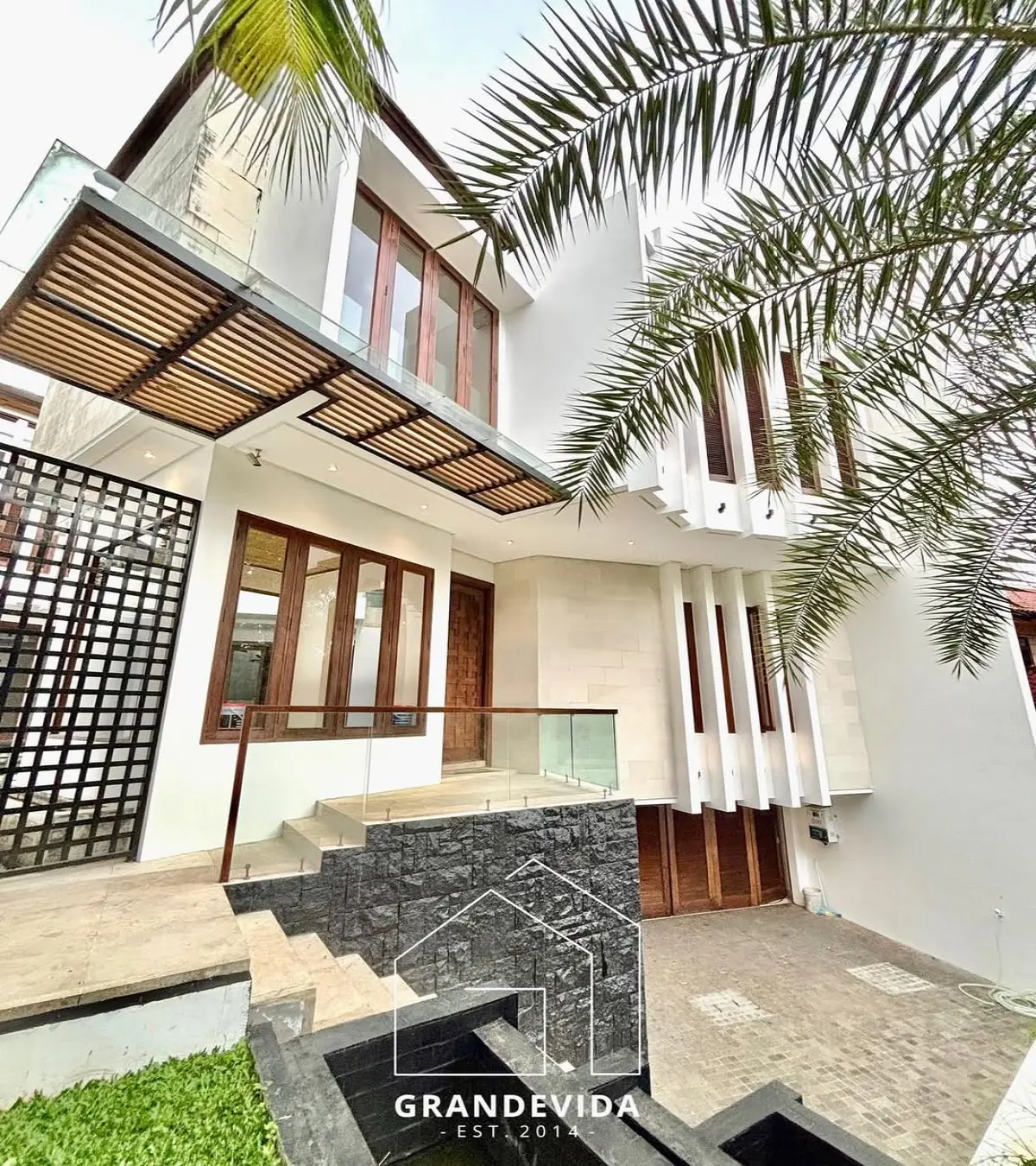 Rumah dijual di Pondok indah Jakarta Selatan - Rumah Modern Pondok Indah Jakarta Selatan Desain Elegan & Nyaman (tampak samping)