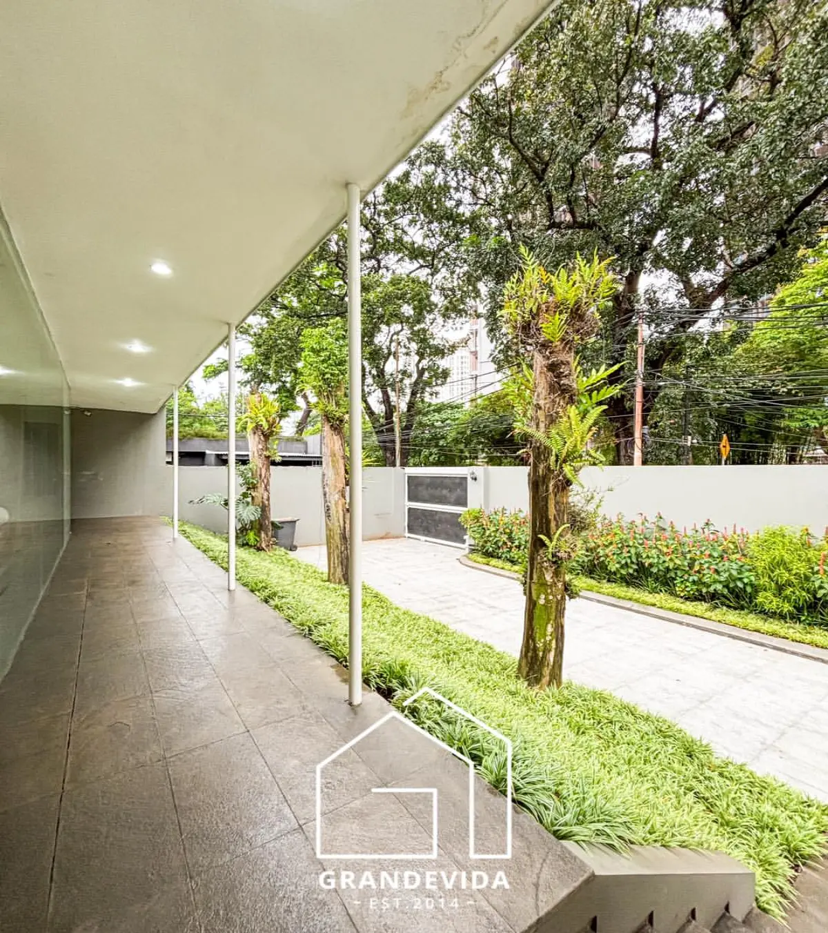 Rumah dijual di Kebayoran Baru Jakarta Selatan - Properti Strategis Rumah Dijual Wijaya, Kebayoran Baru, Jakarta Selatan (tampak samping)