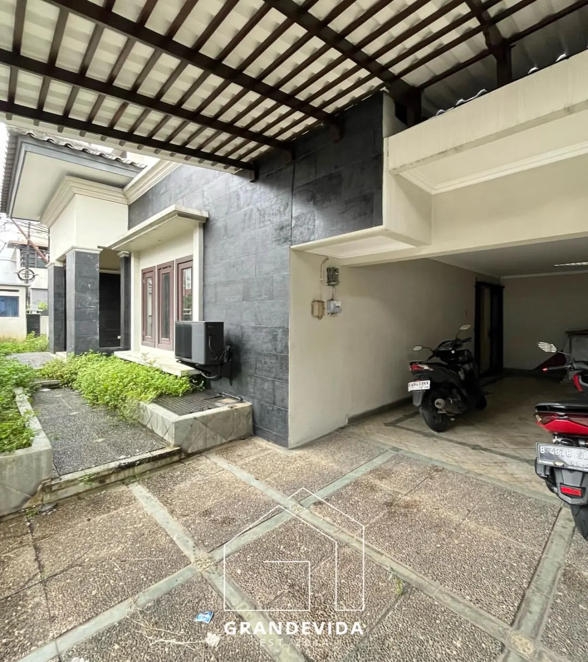 Rumah dijual di Cipete Jakarta Selatan - Rumah Dijual Cipete - Rumah Jakarta Selatan - Rumah Dalam Komplek (tampak samping)