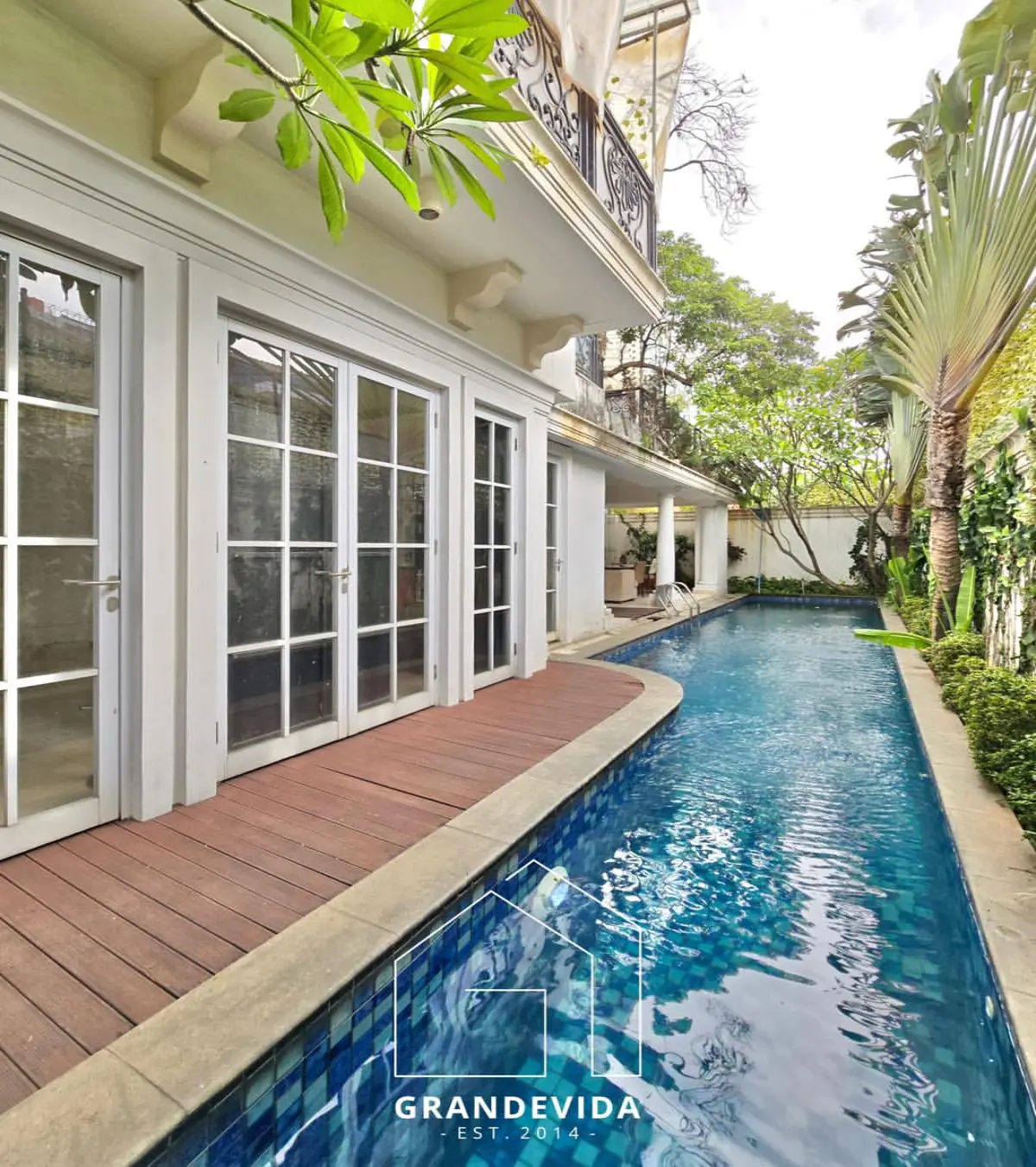 Rumah dijual di Cipete Jakarta Selatan - Rumah Dijual Cipete Townhouse Modern Dekat Pusat Kota (tampak samping)