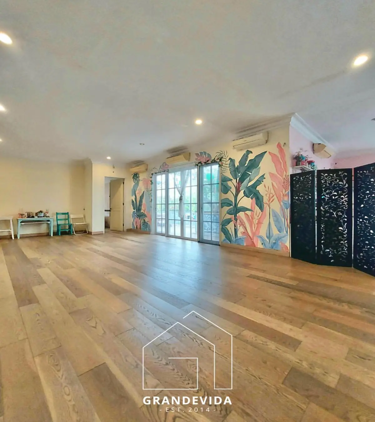 Rumah dijual di Cipete Jakarta Selatan - Rumah Dijual Cipete Townhouse Modern Dekat Pusat Kota (ruang tamu)