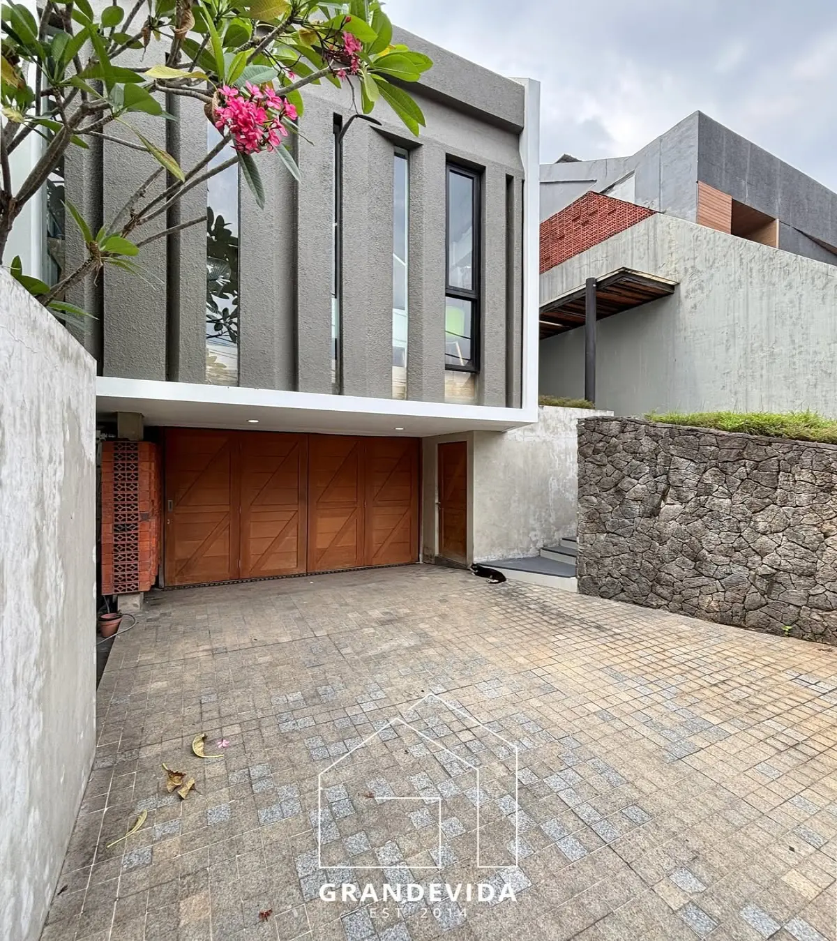 Rumah dijual di Cipete Jakarta Selatan - Jual Rumah Cipete Jakarta Selatan - Akses Mudah ke Pusat Kota (tampak samping)