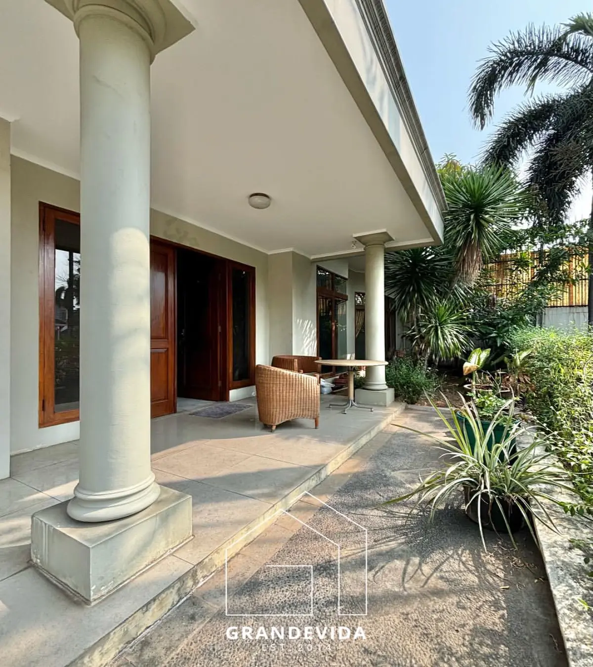 Rumah dijual di Cipete Jakarta Selatan - Rumah Mewah Teladan Cipete, Jakarta Selatan Dijual! (tampak samping)