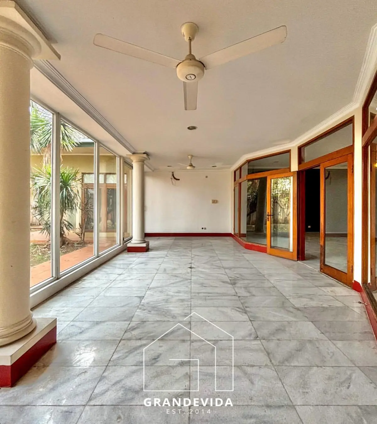 Rumah dijual di Cipete Jakarta Selatan - Rumah Mewah Teladan Cipete, Jakarta Selatan Dijual! (ruang tamu)