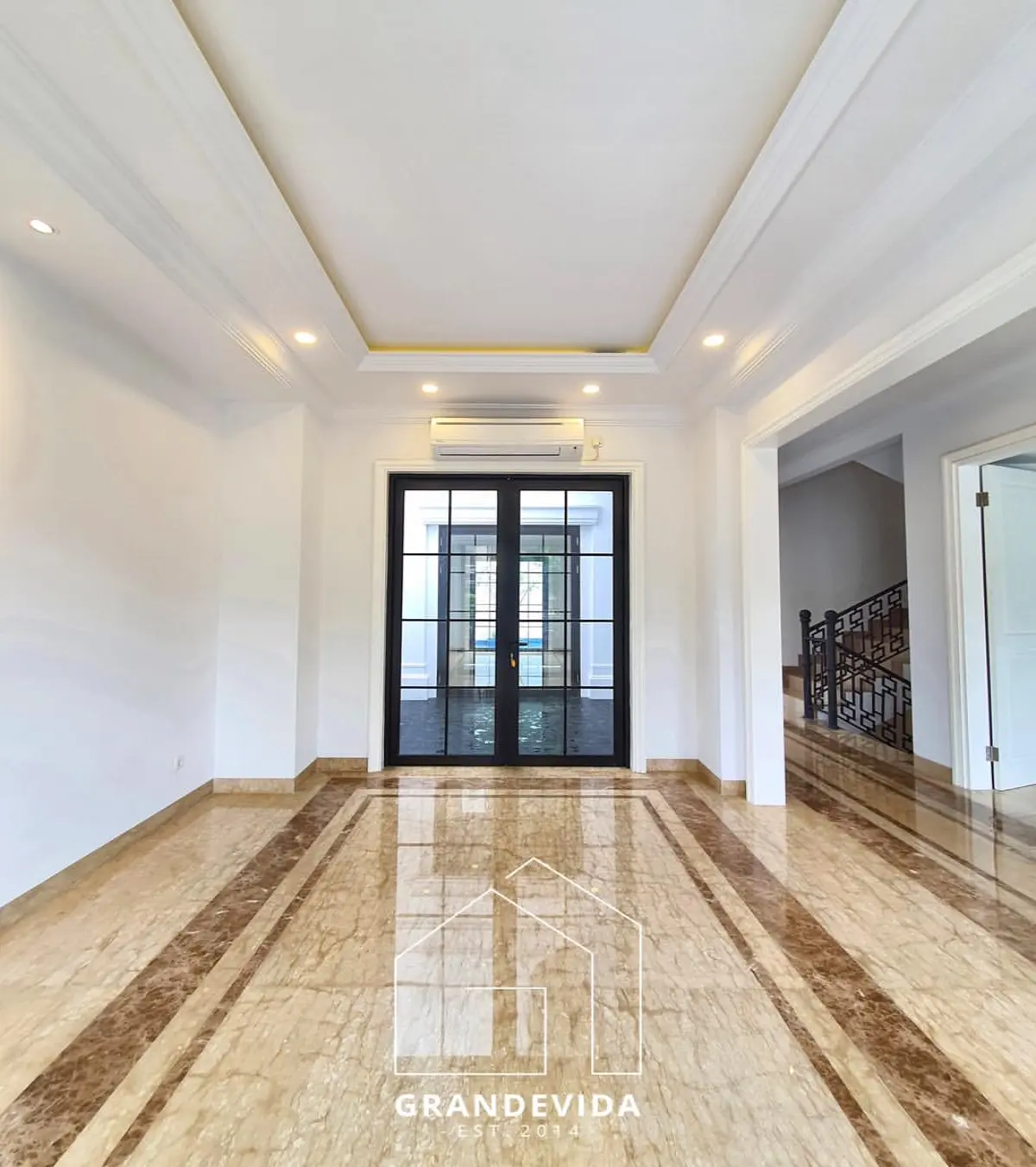 Rumah dijual di Cipete Jakarta Selatan - Rumah Mewah American Classic Cipete, Jakarta Selatan - Dijual! (tampak samping)