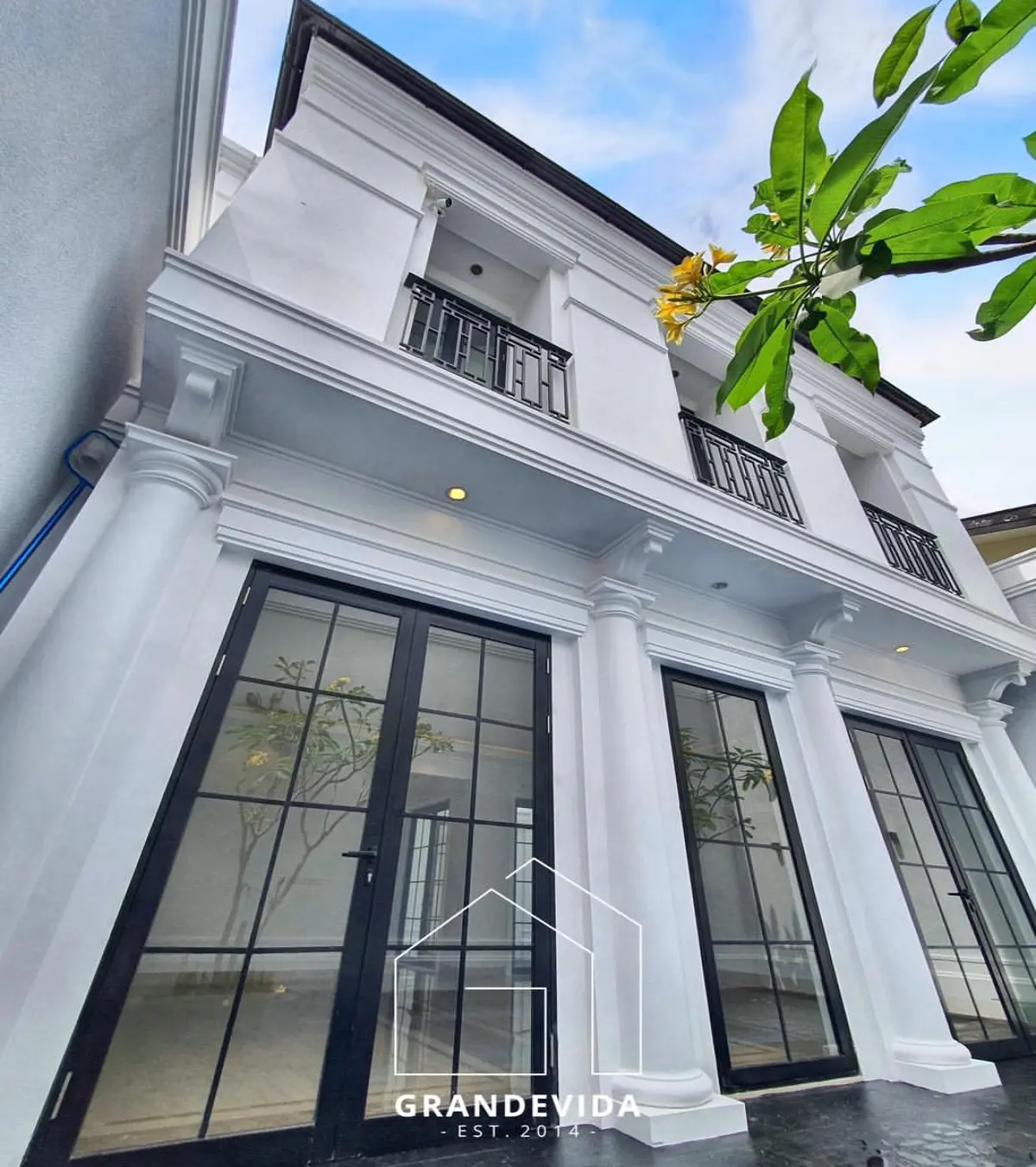 Rumah dijual di Cipete Jakarta Selatan - Rumah Mewah American Classic Cipete, Jakarta Selatan - Dijual! (ruang tamu)