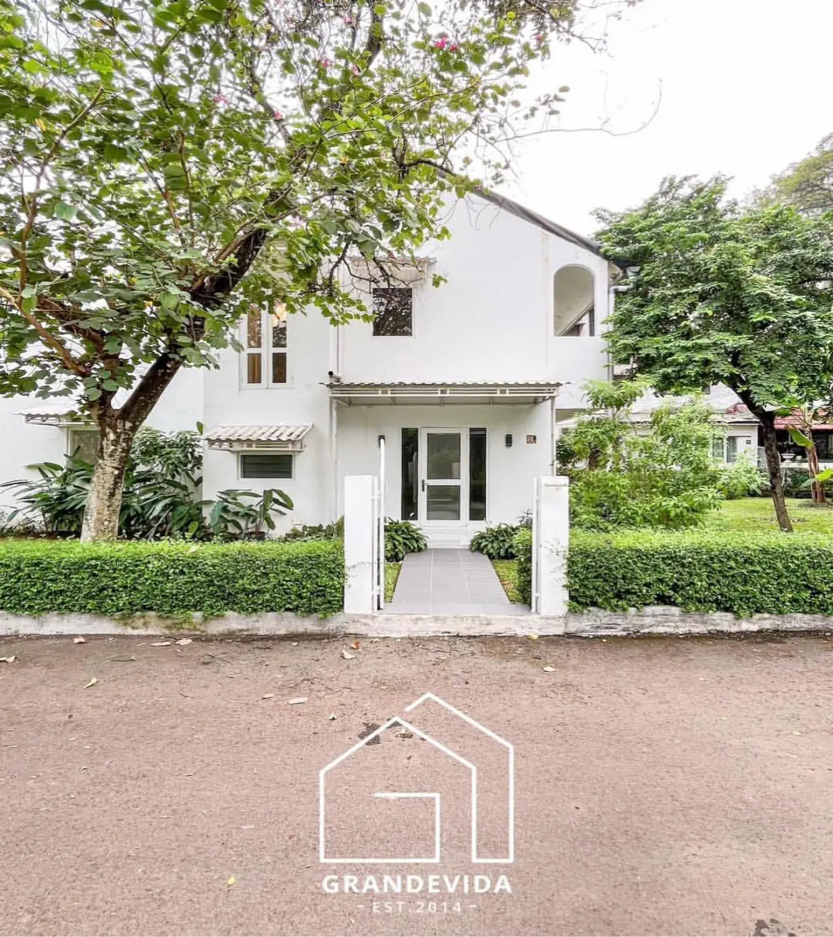 Rumah dijual di Cipete Jakarta Selatan - Jual Rumah Cipete Jakarta Selatan Desain Modern, Lingkungan Asri (tampak samping)