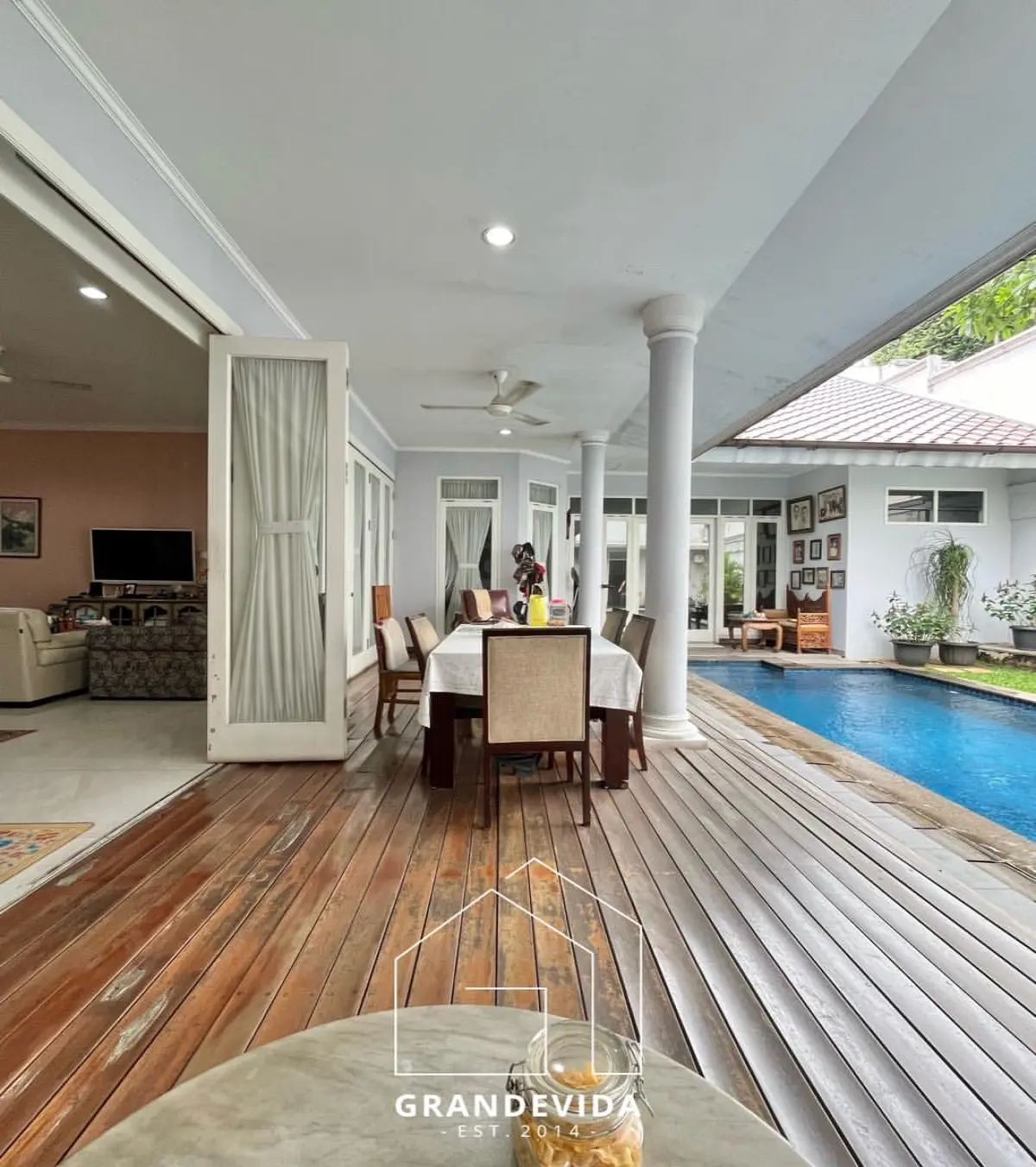 Rumah dijual di Cipete Jakarta Selatan - Rumah Cipete Selatan Lokasi Strategis & Aman (tampak samping)