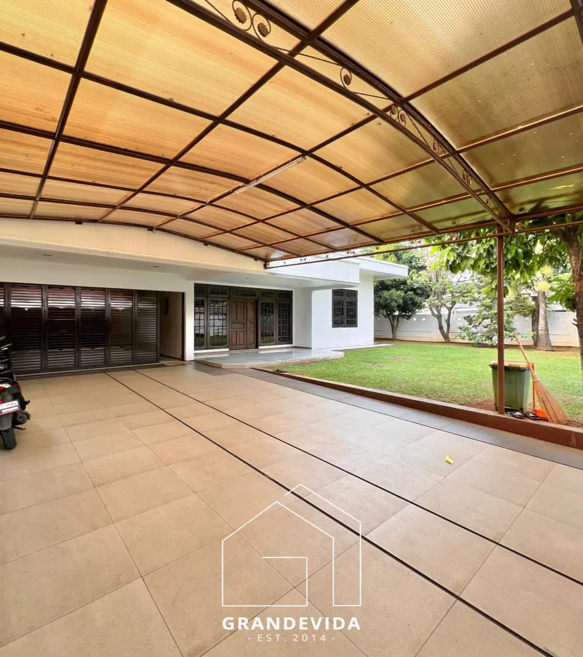 Rumah dijual di Cipete Jakarta Selatan - Rumah Cipete Gaharu, Jakarta Selatan Lokasi Strategis, Dijual! (tampak samping)